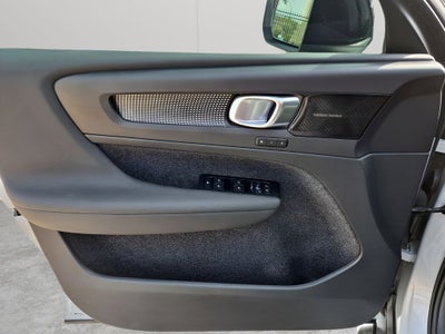 2022 Volvo XC40 R-Design