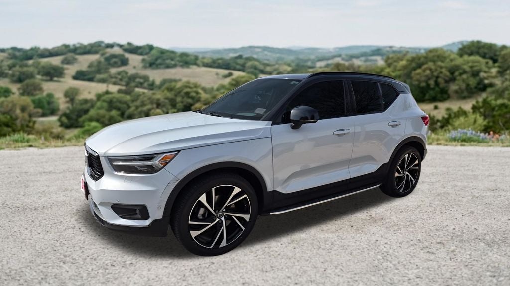 2022 Volvo XC40 R-Design