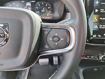 2022 Volvo XC40 R-Design