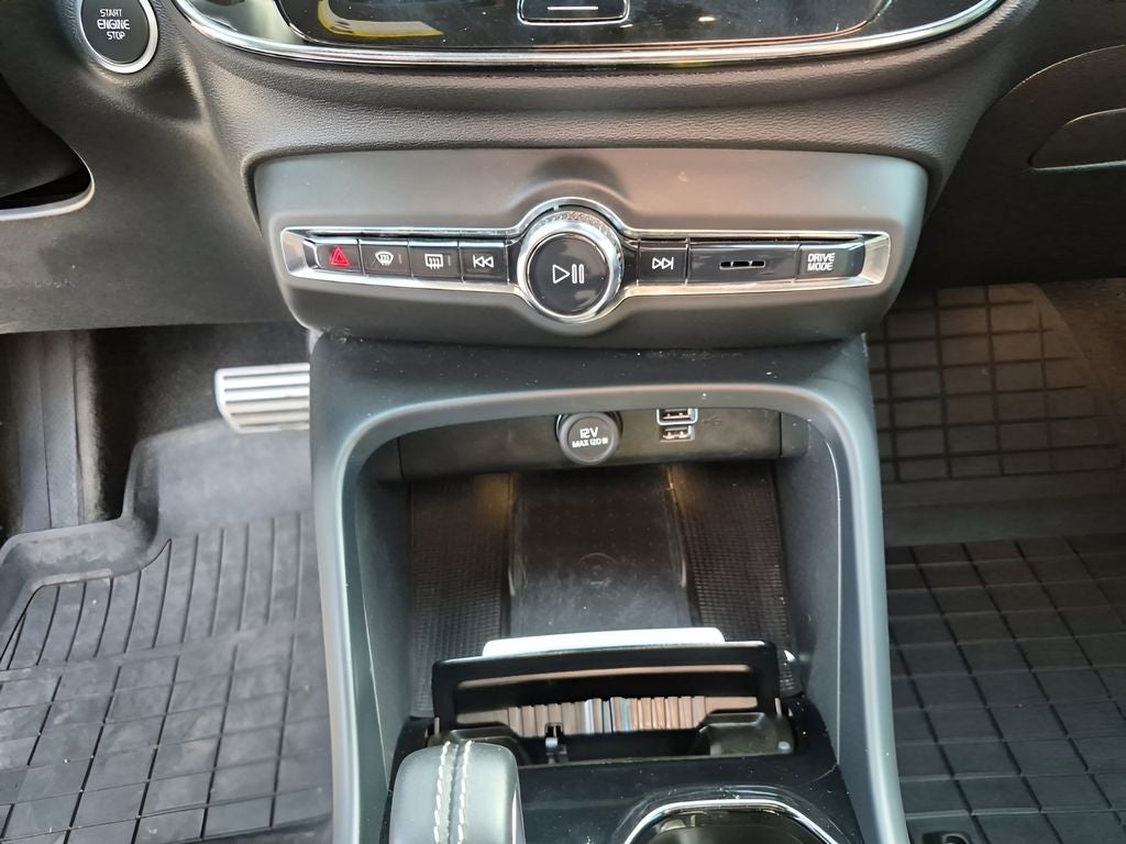 2022 Volvo XC40 R-Design