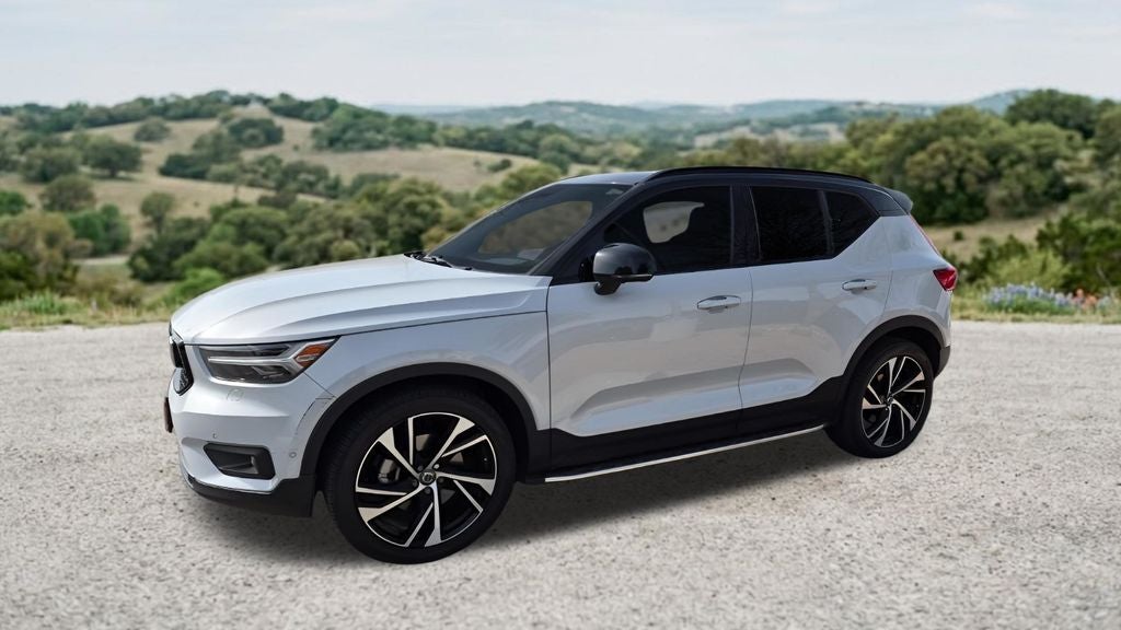 2022 Volvo XC40 R-Design
