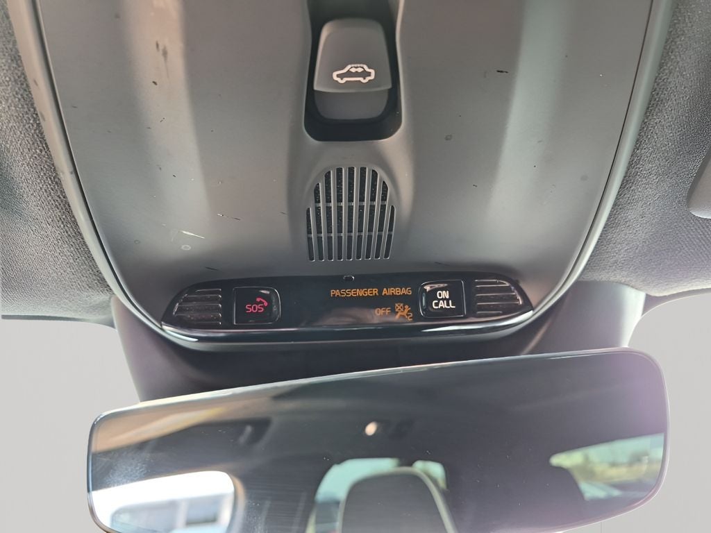 2022 Volvo XC40 R-Design