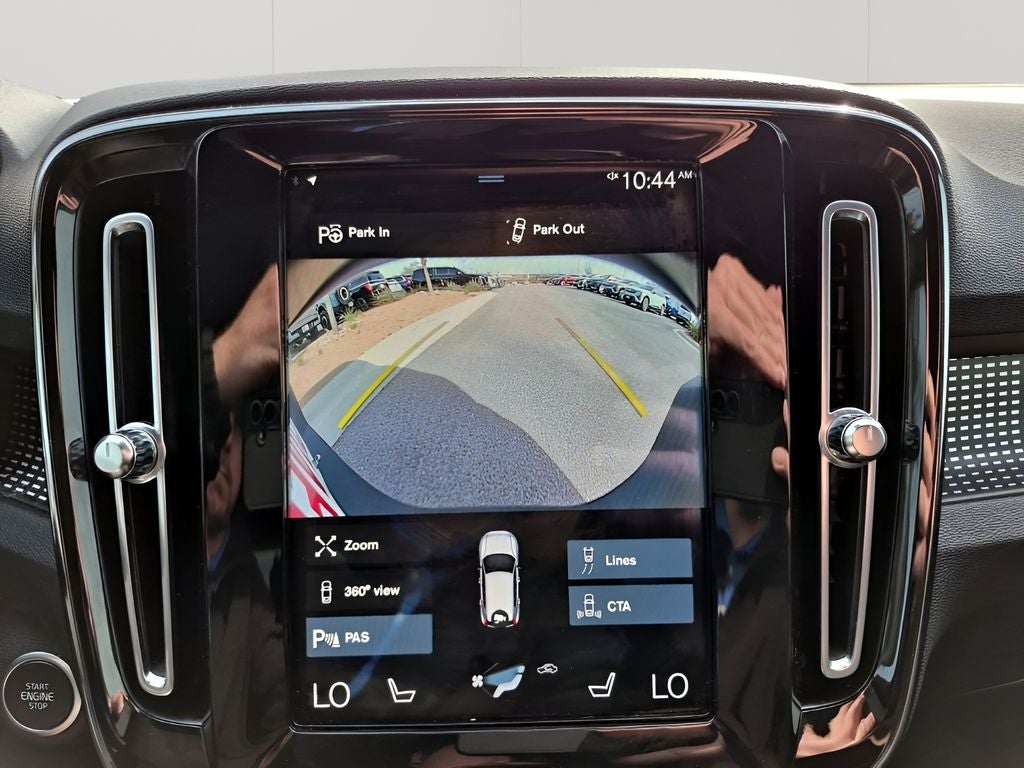 2022 Volvo XC40 R-Design