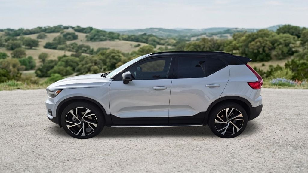 2022 Volvo XC40 R-Design