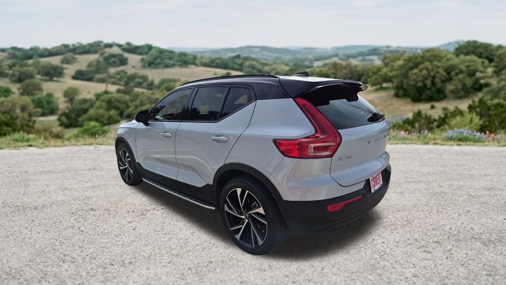 2022 Volvo XC40 R-Design