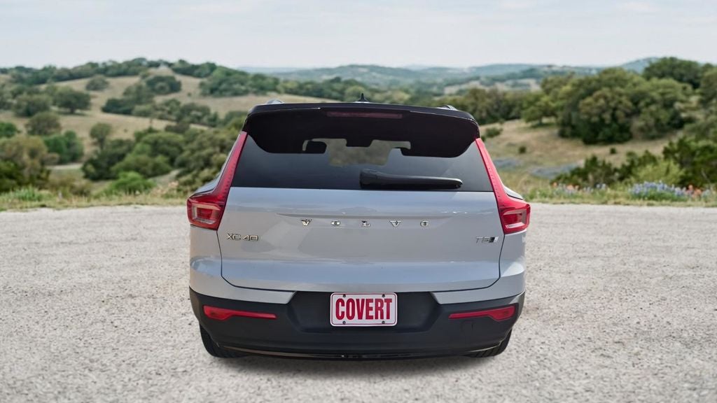 2022 Volvo XC40 R-Design