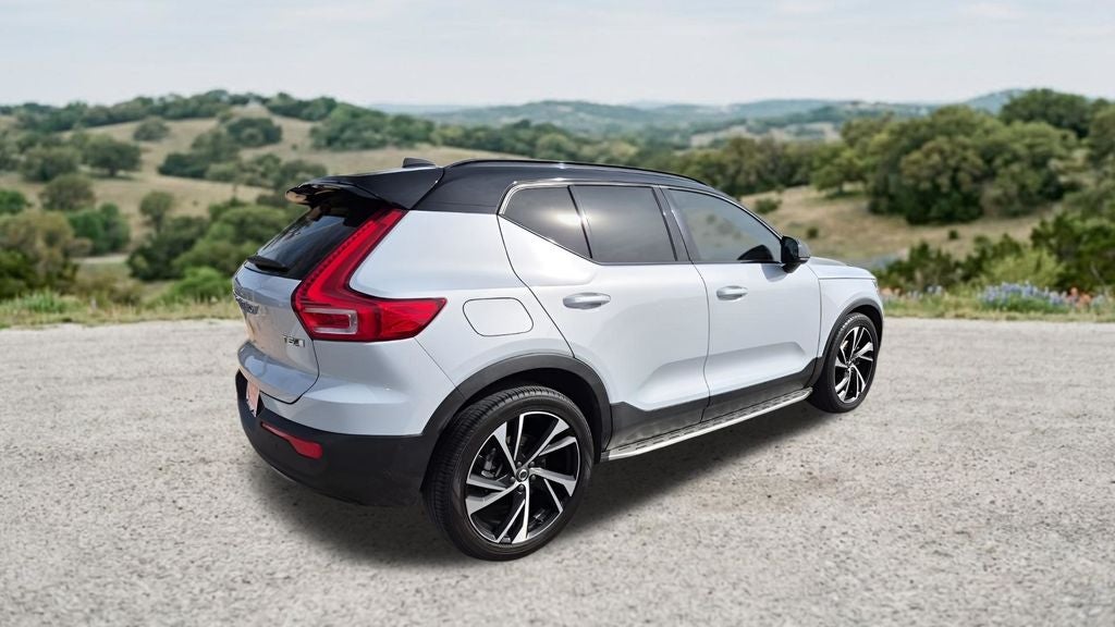 2022 Volvo XC40 R-Design