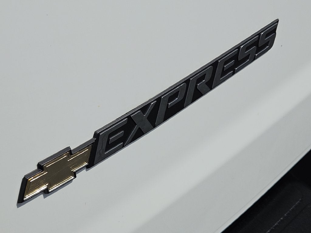 2025 Chevrolet Express Passenger 1LS
