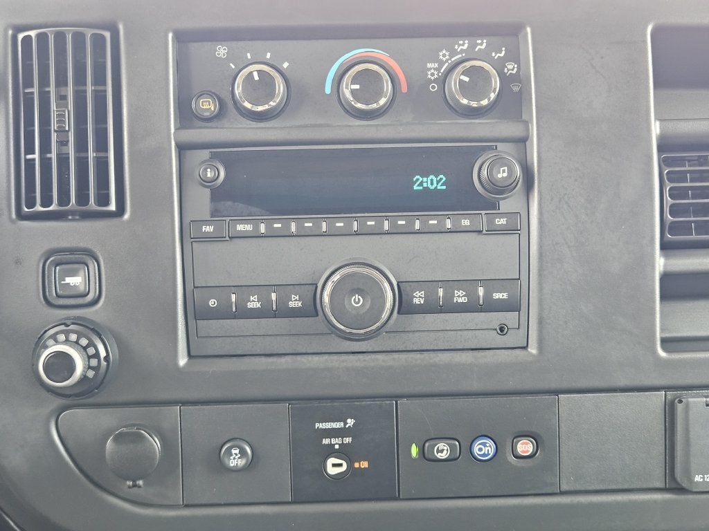 2025 Chevrolet Express Passenger 1LS