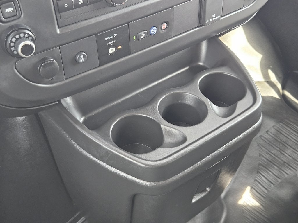 2025 Chevrolet Express Passenger 1LS