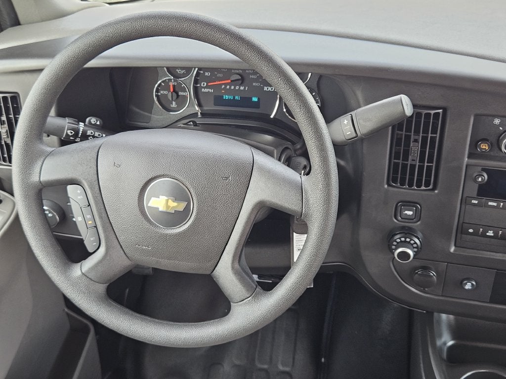 2025 Chevrolet Express Passenger 1LS
