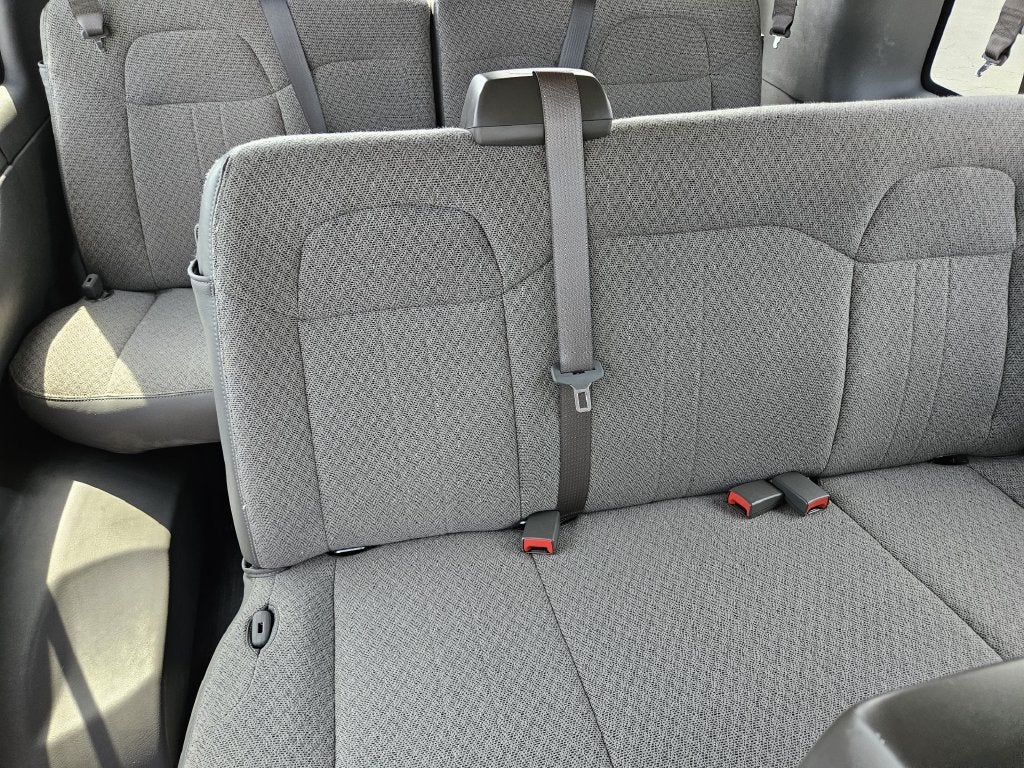 2025 Chevrolet Express Passenger 1LS