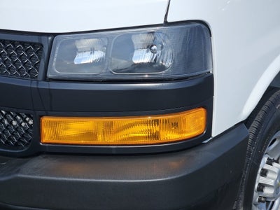 2025 Chevrolet Express Passenger 1LS