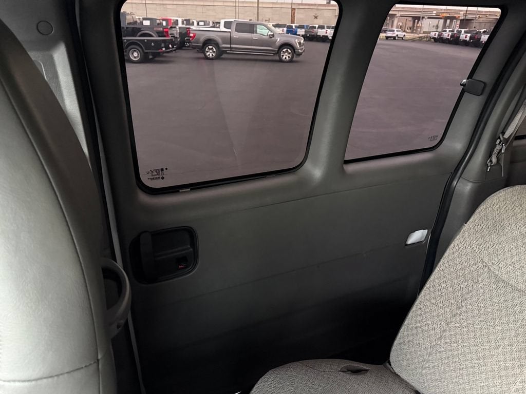 2024 Chevrolet Express Passenger 3500 1LT