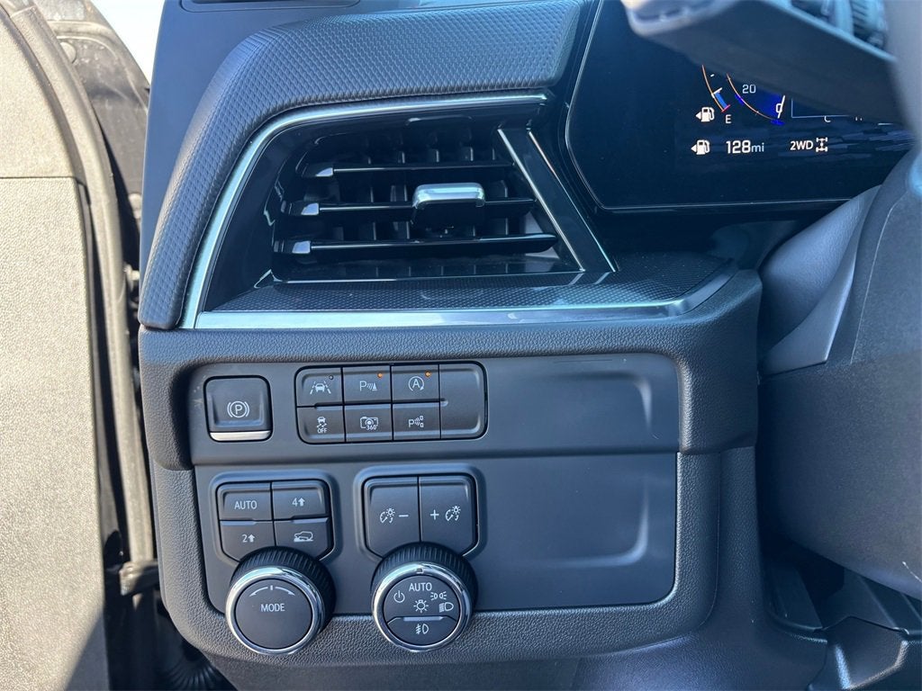 2025 Chevrolet Suburban RST