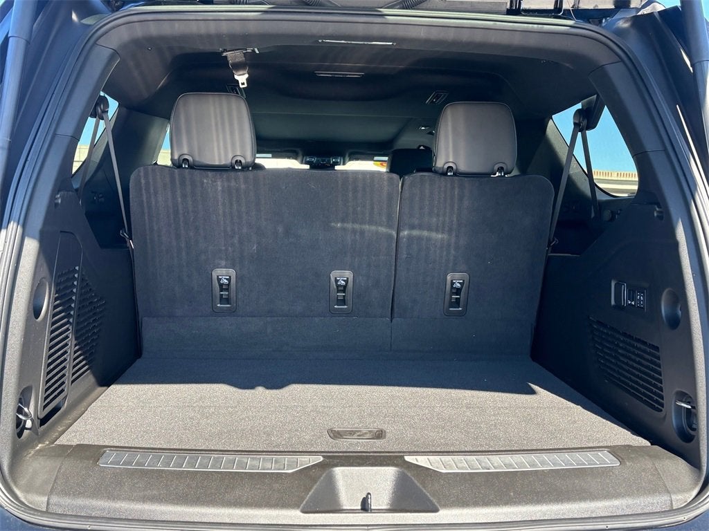 2025 Chevrolet Suburban RST