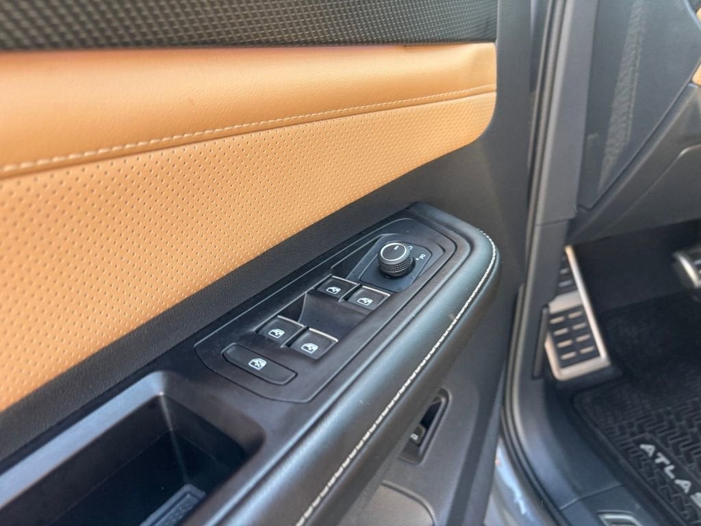 2024 Volkswagen Atlas Cross Sport 2.0T SEL R-Line