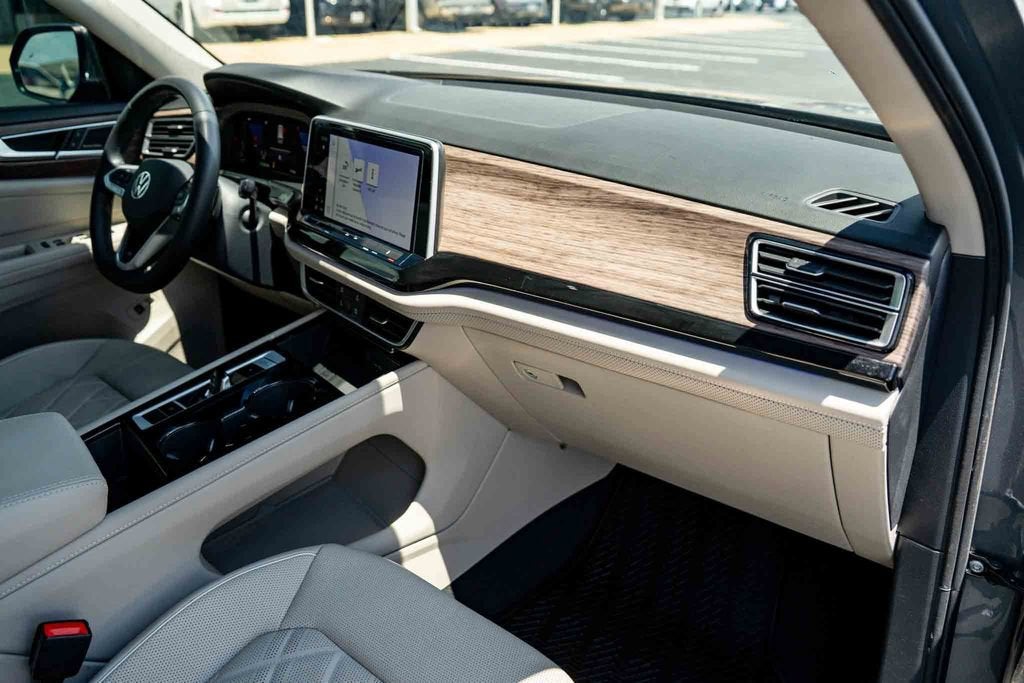 2025 Volkswagen Atlas 2.0T SEL Premium R-Line
