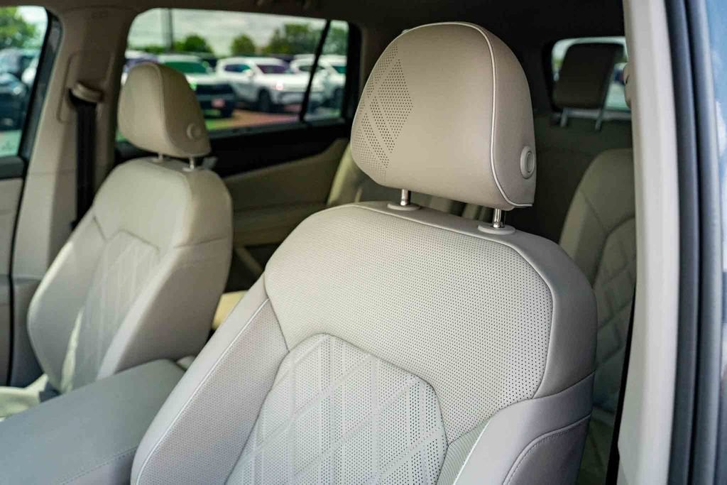 2025 Volkswagen Atlas 2.0T SEL Premium R-Line