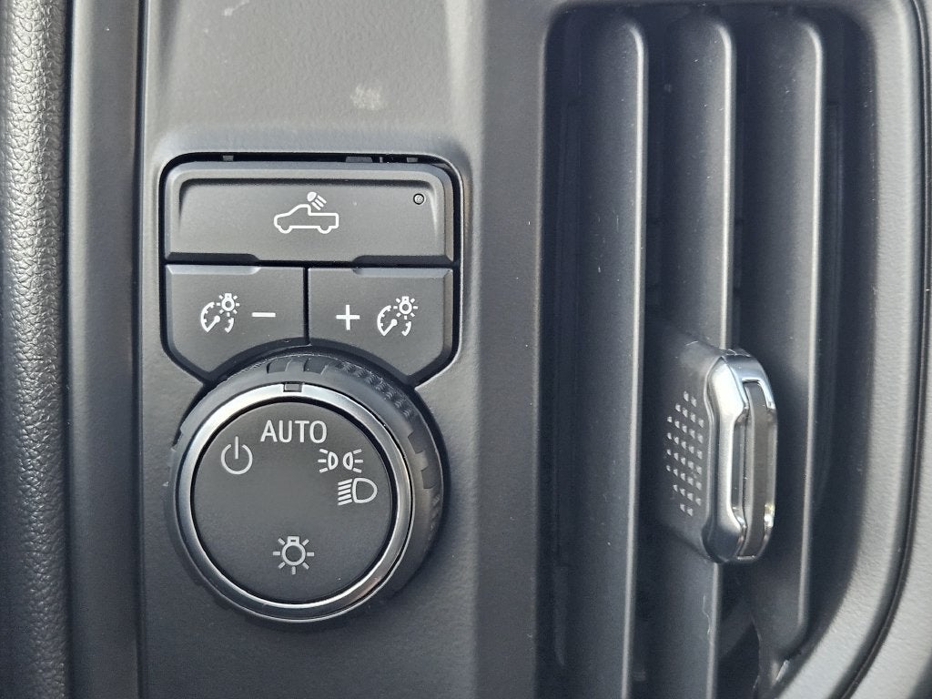 2025 Chevrolet Silverado 1500 Custom
