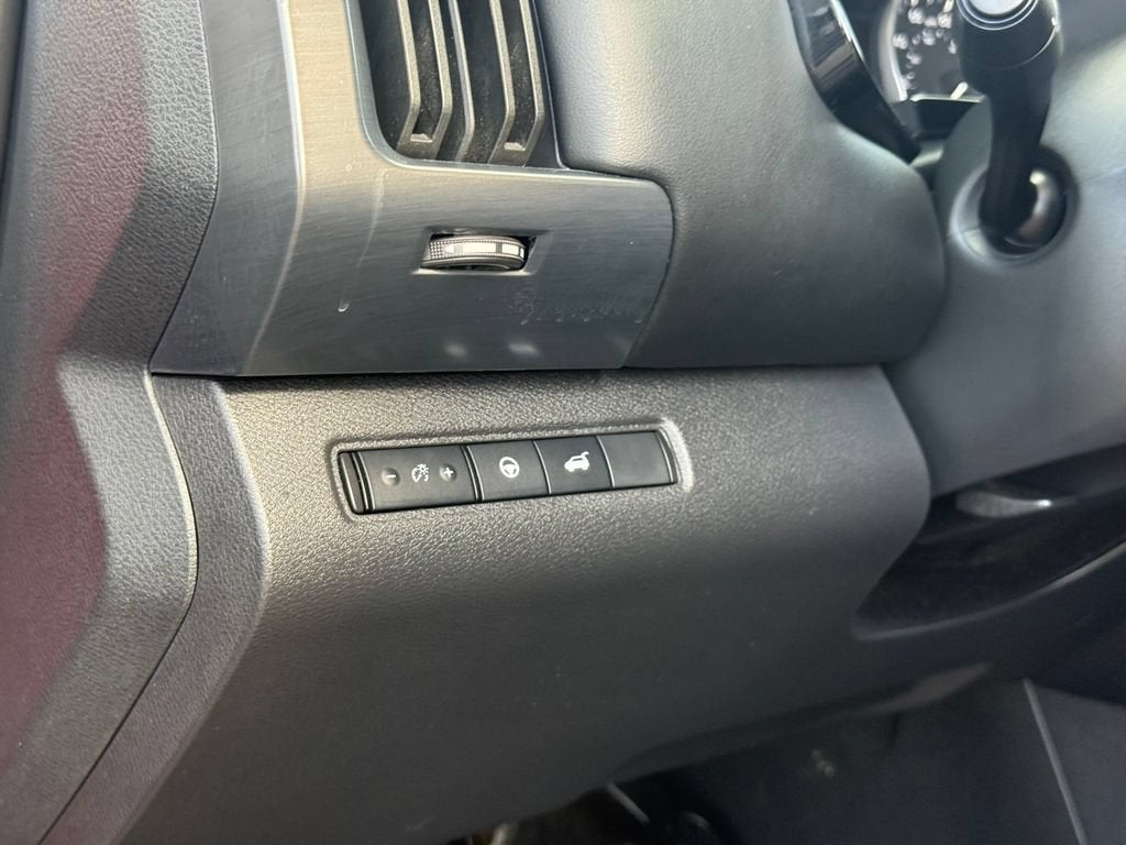 2024 Nissan Pathfinder SL FWD