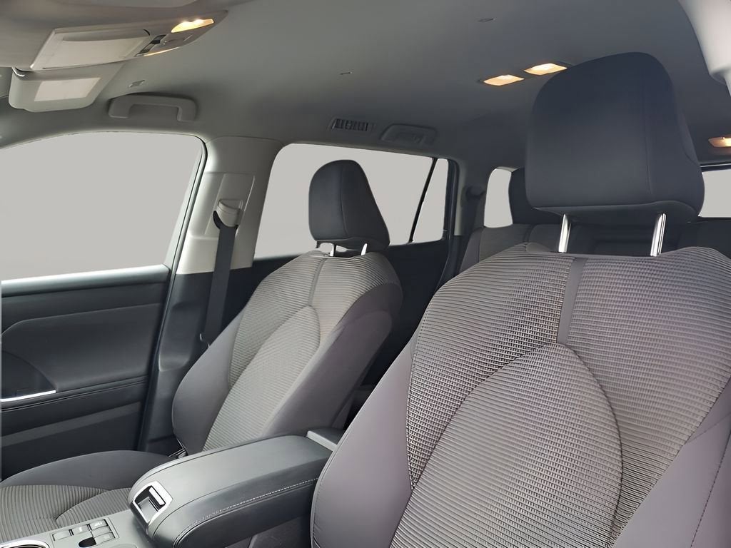 2025 Toyota Highlander LE
