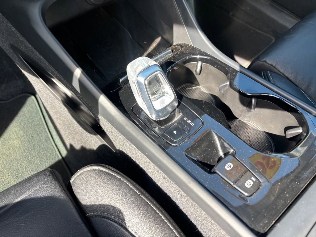 2023 Volvo XC40 Plus Bright Theme