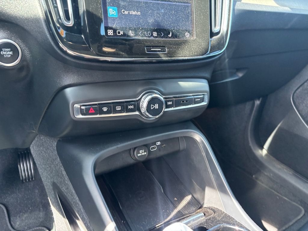 2023 Volvo XC40 Plus Bright Theme