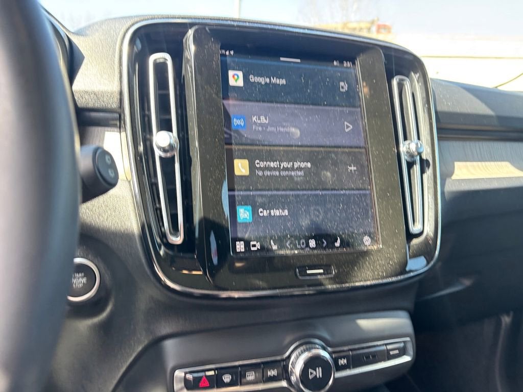 2023 Volvo XC40 Plus Bright Theme