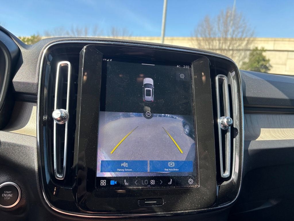 2023 Volvo XC40 Plus Bright Theme