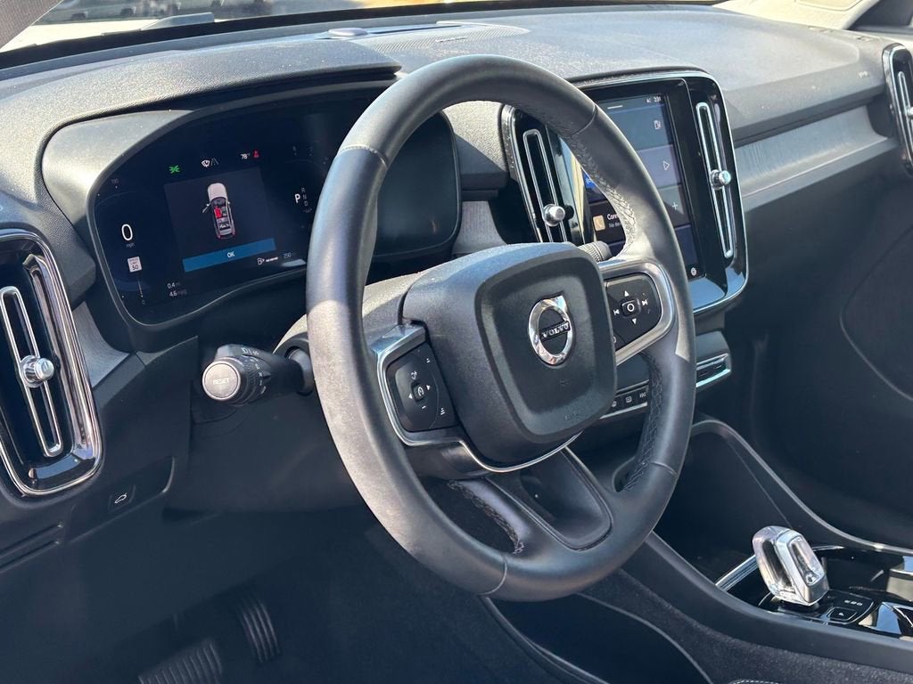 2023 Volvo XC40 Plus Bright Theme