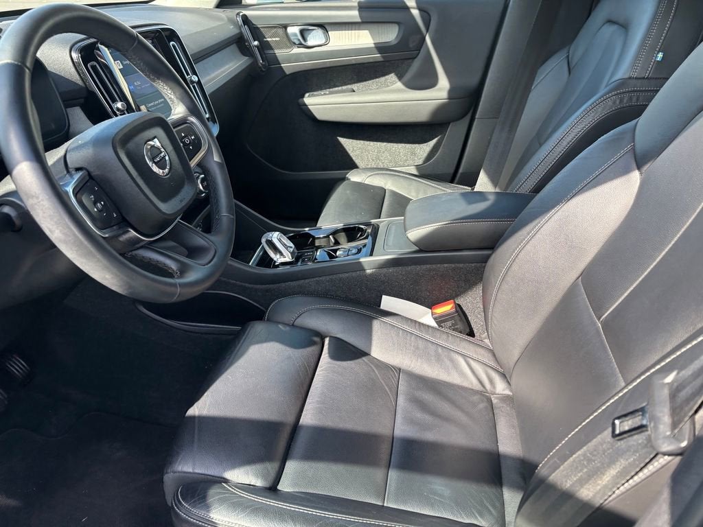 2023 Volvo XC40 Plus Bright Theme