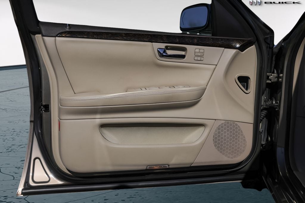 2010 Cadillac DTS Base