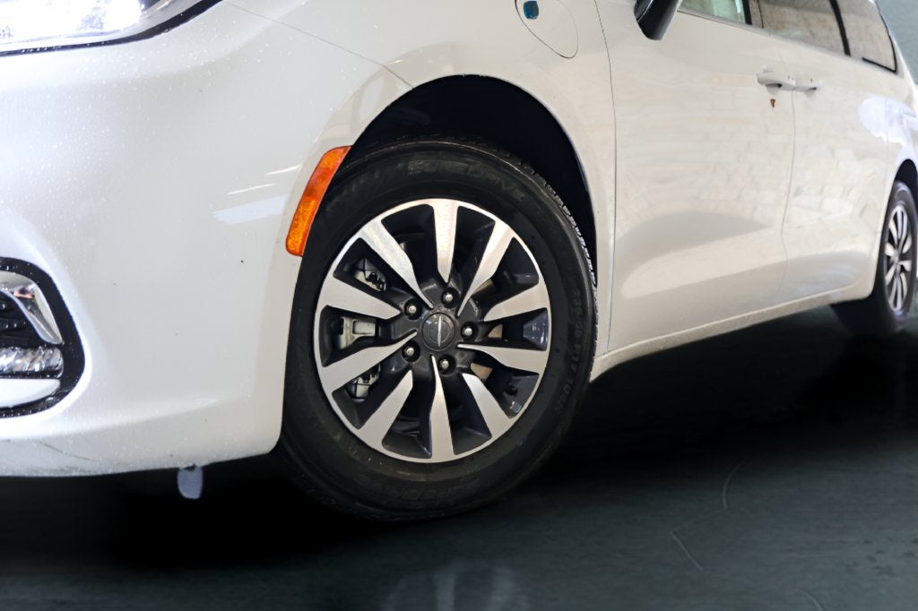 2024 Chrysler Pacifica Hybrid Select