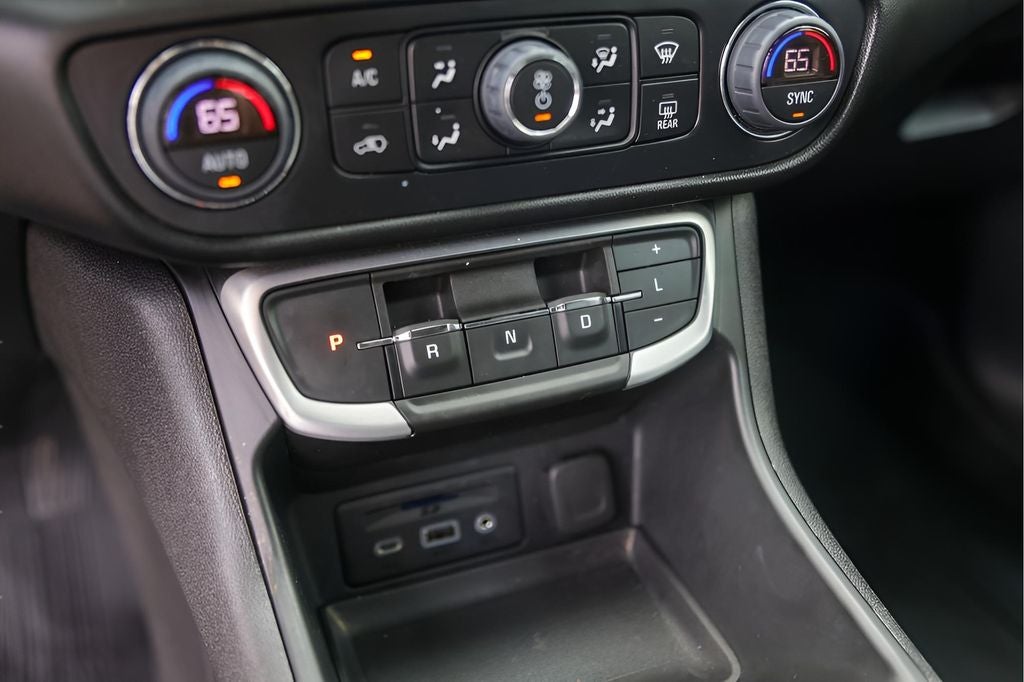 2023 GMC Terrain SLT