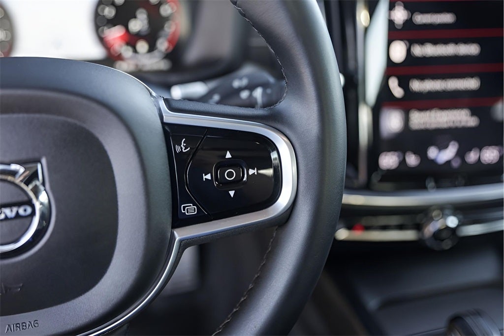 2022 Volvo S60 B5 R-Design