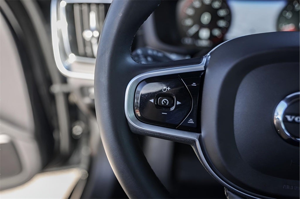 2022 Volvo S60 B5 R-Design