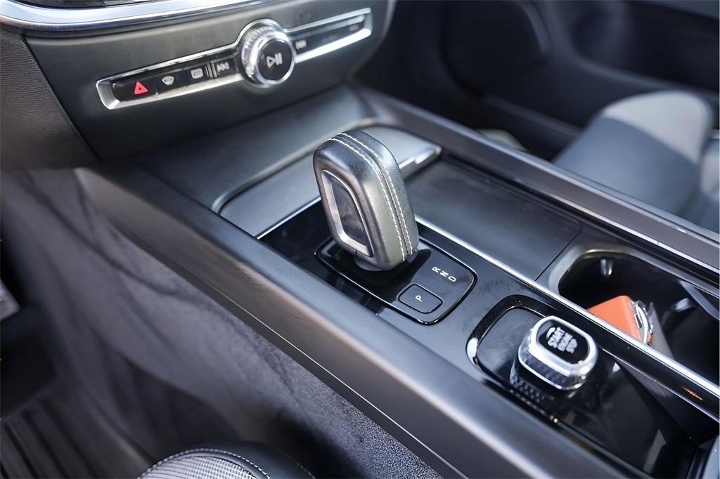 2022 Volvo S60 B5 R-Design