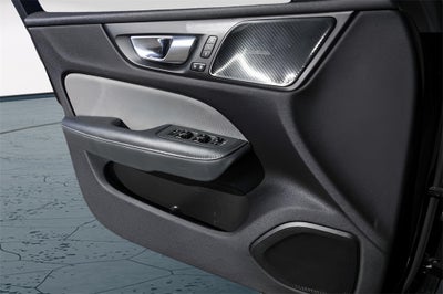 2022 Volvo S60 B5 R-Design