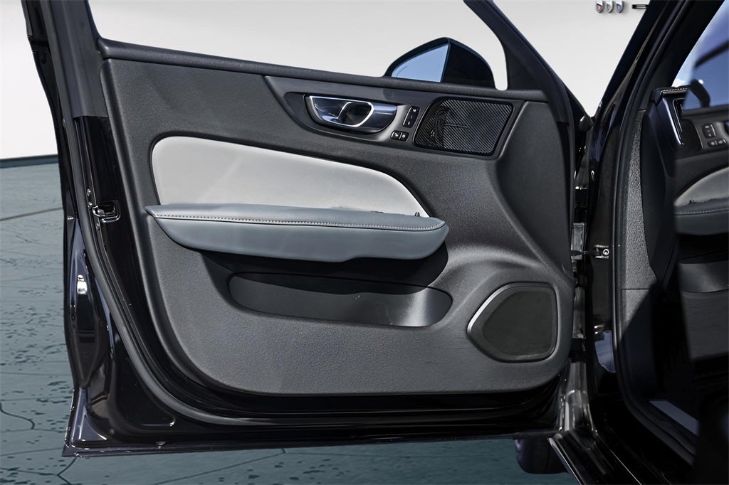 2022 Volvo S60 B5 R-Design