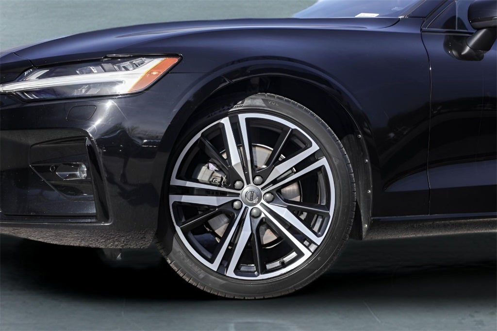 2022 Volvo S60 B5 R-Design