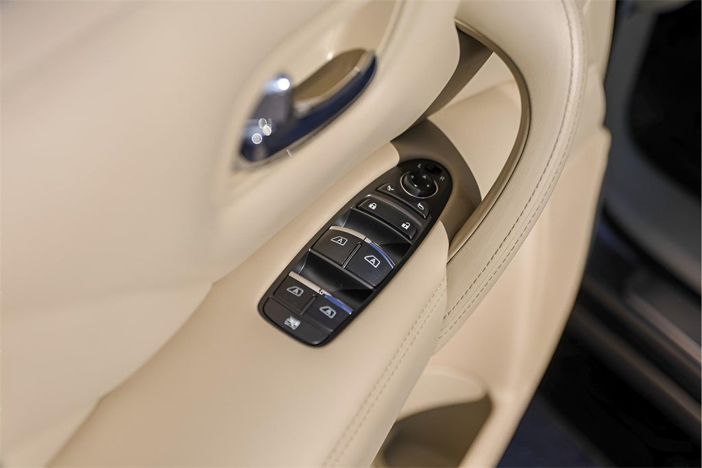 2017 INFINITI QX80 Base