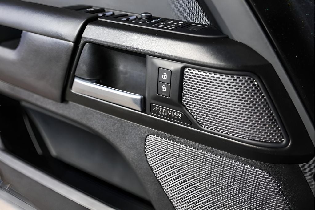 2023 Land Rover Defender 110 V8