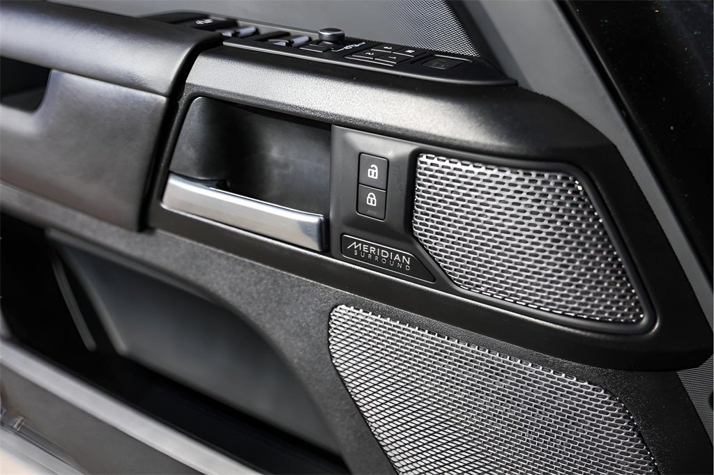 2023 Land Rover Defender 110 V8