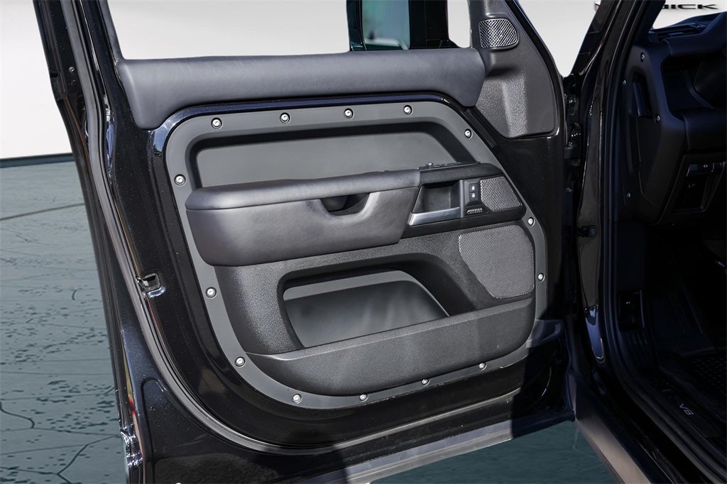 2023 Land Rover Defender 110 V8