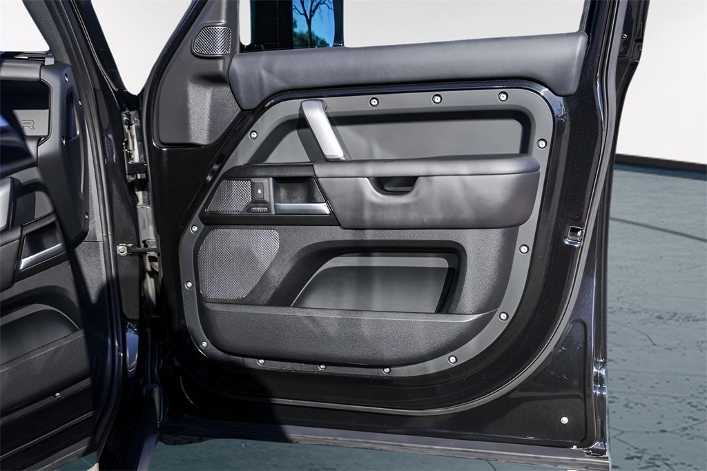 2023 Land Rover Defender 110 V8