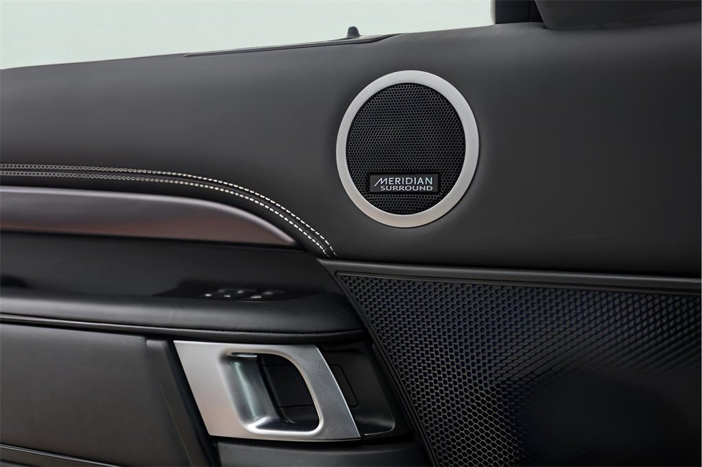 2024 Land Rover Discovery Metropolitan Edition