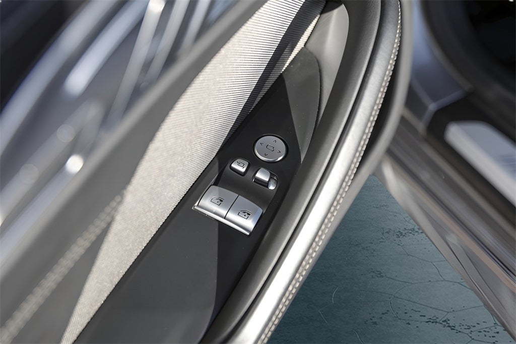 2025 BMW 8 Series 840i