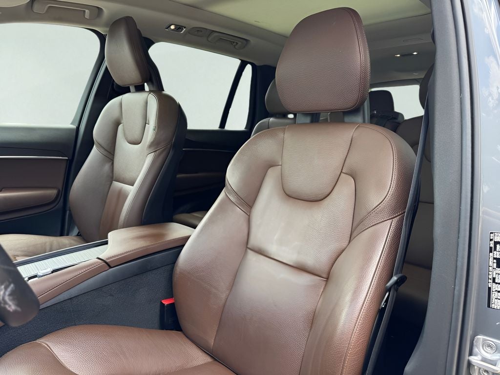 2020 Volvo XC90 T6 Momentum