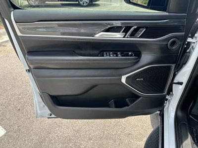 2023 Jeep Wagoneer Base